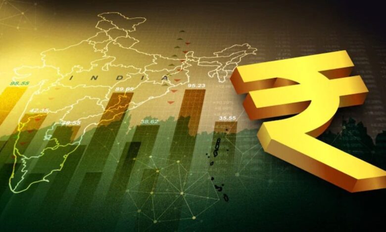 रुपया गिरा रिकॉर्ड निचले स्तर पर: आम उपभोक्ता पर सीधा असर, जोखिम कैसे कम करें