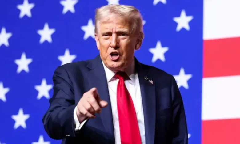 अमेरिका: एपस्टीन फाइलों का खुलासा, क्लिंटन पर केंद्रित, ट्रम्प का नाम कम