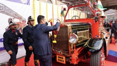 vintage-turn-table-ladder-fire-engine-restored-mumbai-bmc