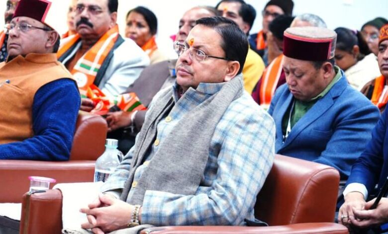 uttarakhand-cm-listens-mann-ki-baat-130