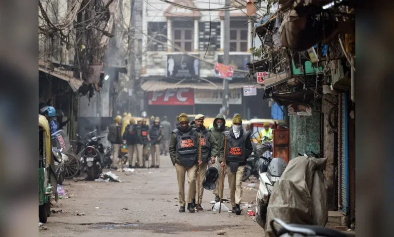 turkman-gate-demolition-stone-pelting-five-arrested-delhi