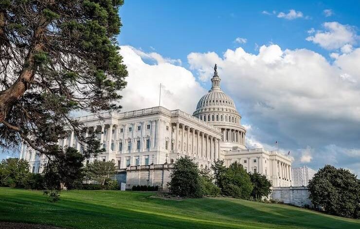 व्हाइट हाउस बोला– ईरान से बातचीत ‘सकारात्मक’, होर्मुज़ तनाव के बीच समझौते की उम्मीद बरकरार